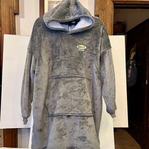 Official Vintage Mrs T's Pierogies Wearable Blanket Gray RARE